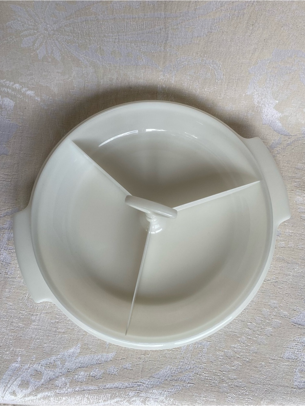 Tupperware Divided Serving Tray - Picture 2 of 8